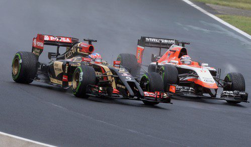 Romain Grosjean adelanta a un Marussia