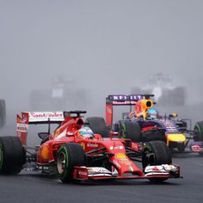 Fernando Alonso, por delante de Sebastian Vettel