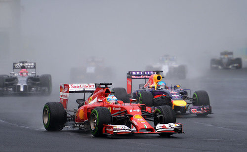 Fernando Alonso, por delante de Sebastian Vettel