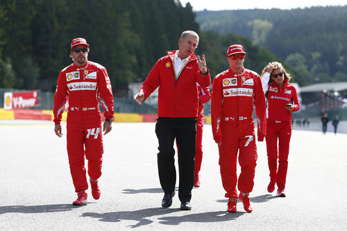 Fernando Alonso y Kimi Räikkönen en un evento de Shell