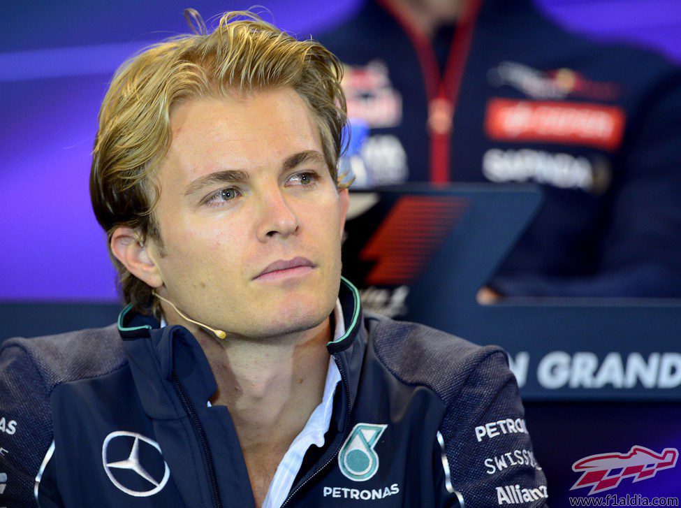 Nico Rosberg asistió a la rueda de prensa de la FIA