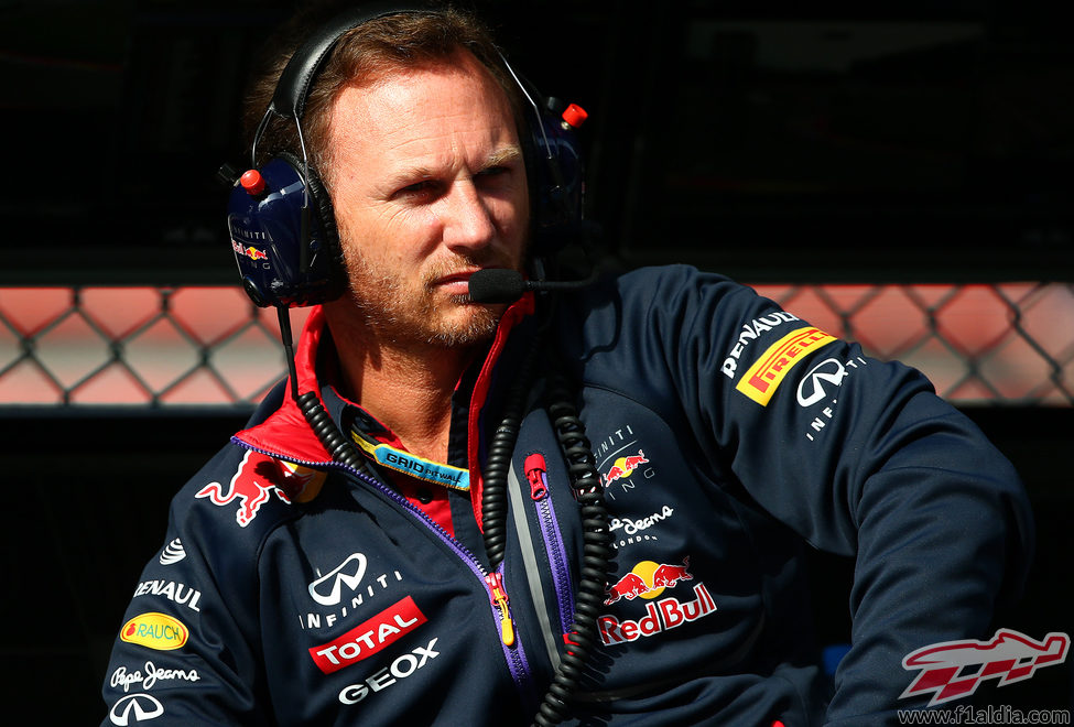 Christian Horner, atento en Red Bull