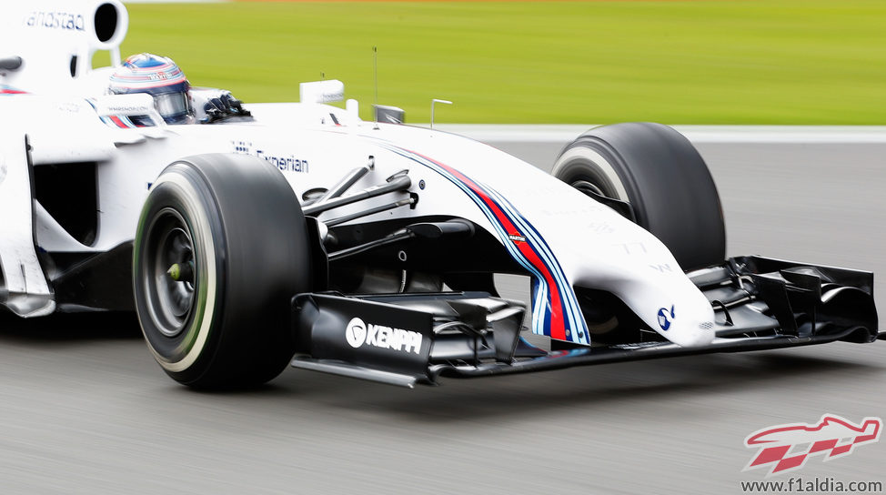 Valtteri Bottas prueba el neumático medio en Spa
