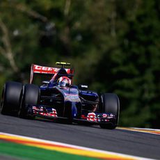 El STR9 de Daniil Kvyat avanza en el circuito de Spa