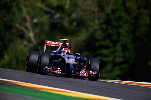 El STR9 de Daniil Kvyat avanza en el circuito de Spa