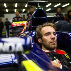 Jean-Eric Vergne se prepara para salir al asfalto