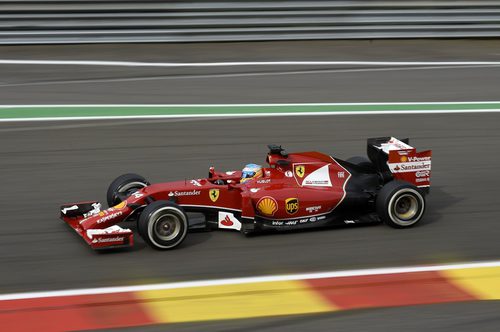 Pruebas con el compuesto medio para Fernando Alonso