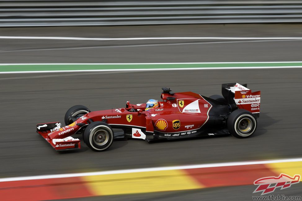 Pruebas con el compuesto medio para Fernando Alonso