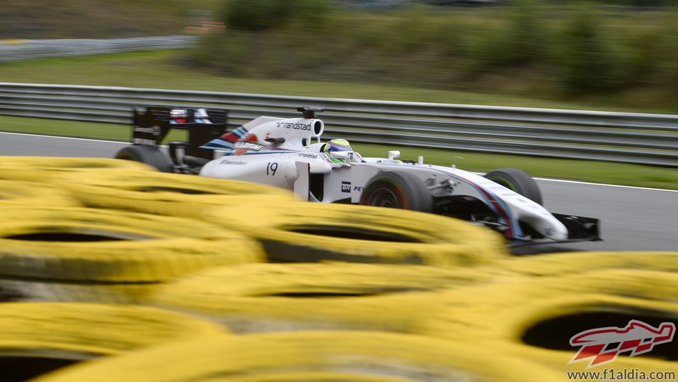 Felipe Massa rueda durante la clasificación