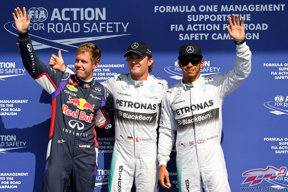 Rosberg, Hamilton y Vettel saludan a las cámaras en Spa