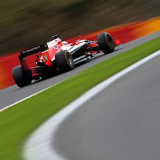 Jules Bianchi ataca la recta de Spa