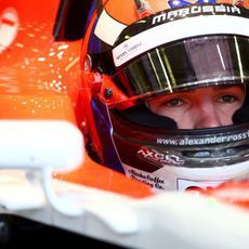 Alexander Rossi se concentra para su debut en la Formula 1