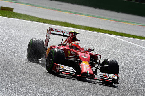 Kimi Räikkönen rueda con el compuesto intermedio