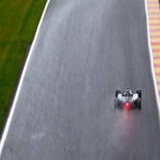 Lewis Hamilton, a toda velocidad en una de las rectas