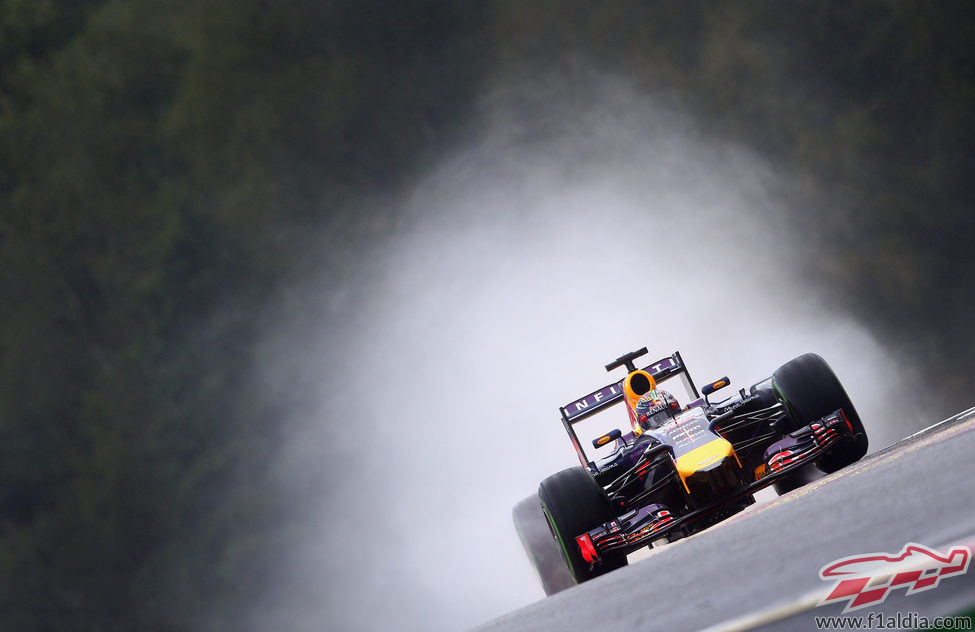 Sebastian Vettel vuela en Spa-Francorchamps