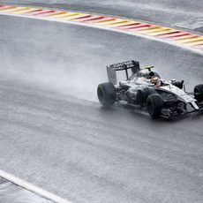 Kevin Magnussen superó a su compañero en Spa