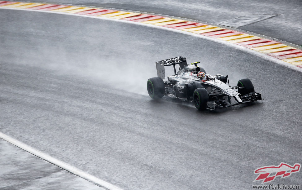 Kevin Magnussen superó a su compañero en Spa