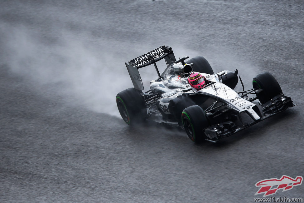 Jenson Button perdió tiempo en su vuelta rápida