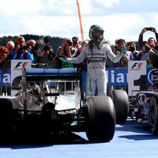 Nico Rosberg aparca el coche tras acabar la carrera