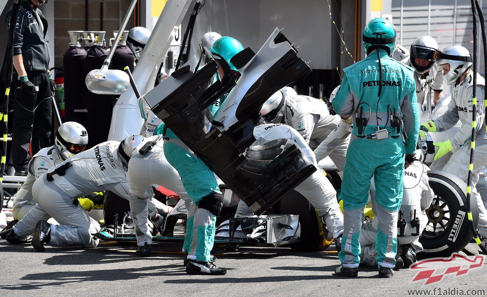 Cambio de alerón delantero para Nico Rosberg