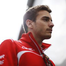 Jules Bianchi de camino al box