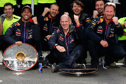 Adrian Newey y Christian Horner, contentos por Ricciardo