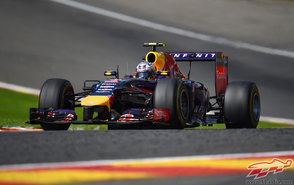 Daniel Ricciardo rueda durante el GP de Bélgica