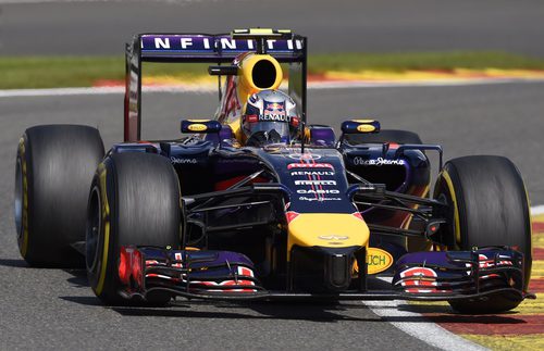 El RB10 de Daniel Ricciardo avanza en Spa