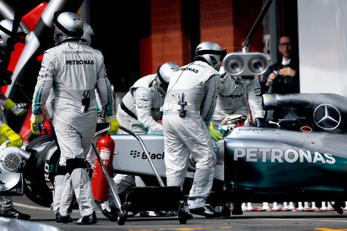 Lewis Hamilton abandona en Bélgica