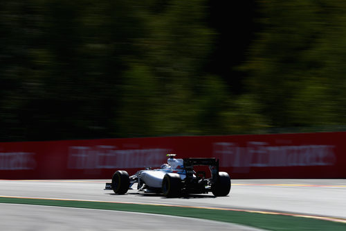 Valtteri Bottas cabalga directo hacia el podio