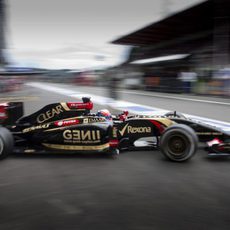 Romain Grosjean saliendo de boxes