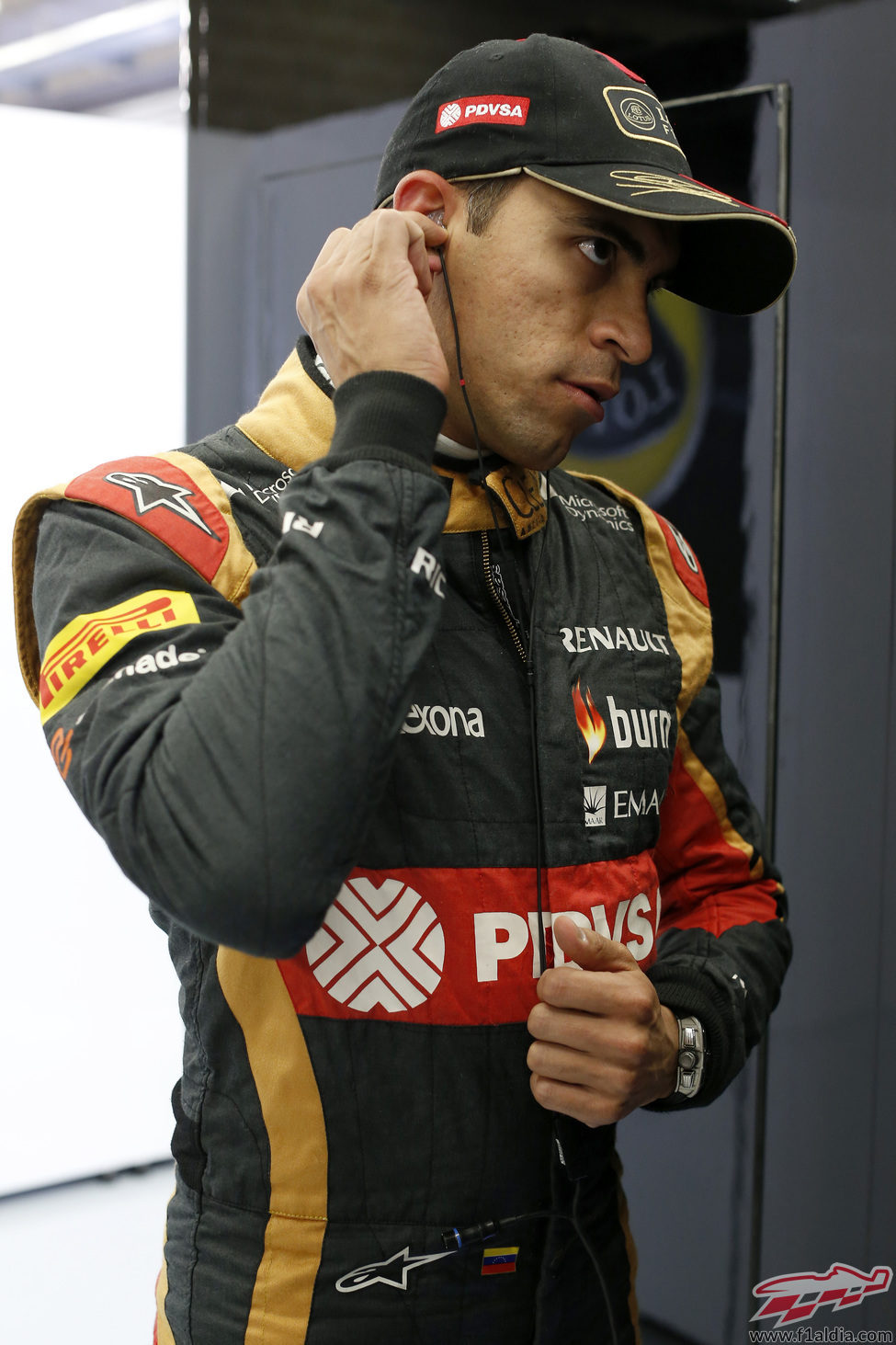 Pastor Maldonado se concentra para disputar la clasificación