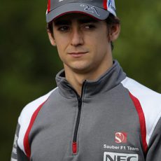 Esteban Gutiérrez contempla el aspecto de las gradas de Spa