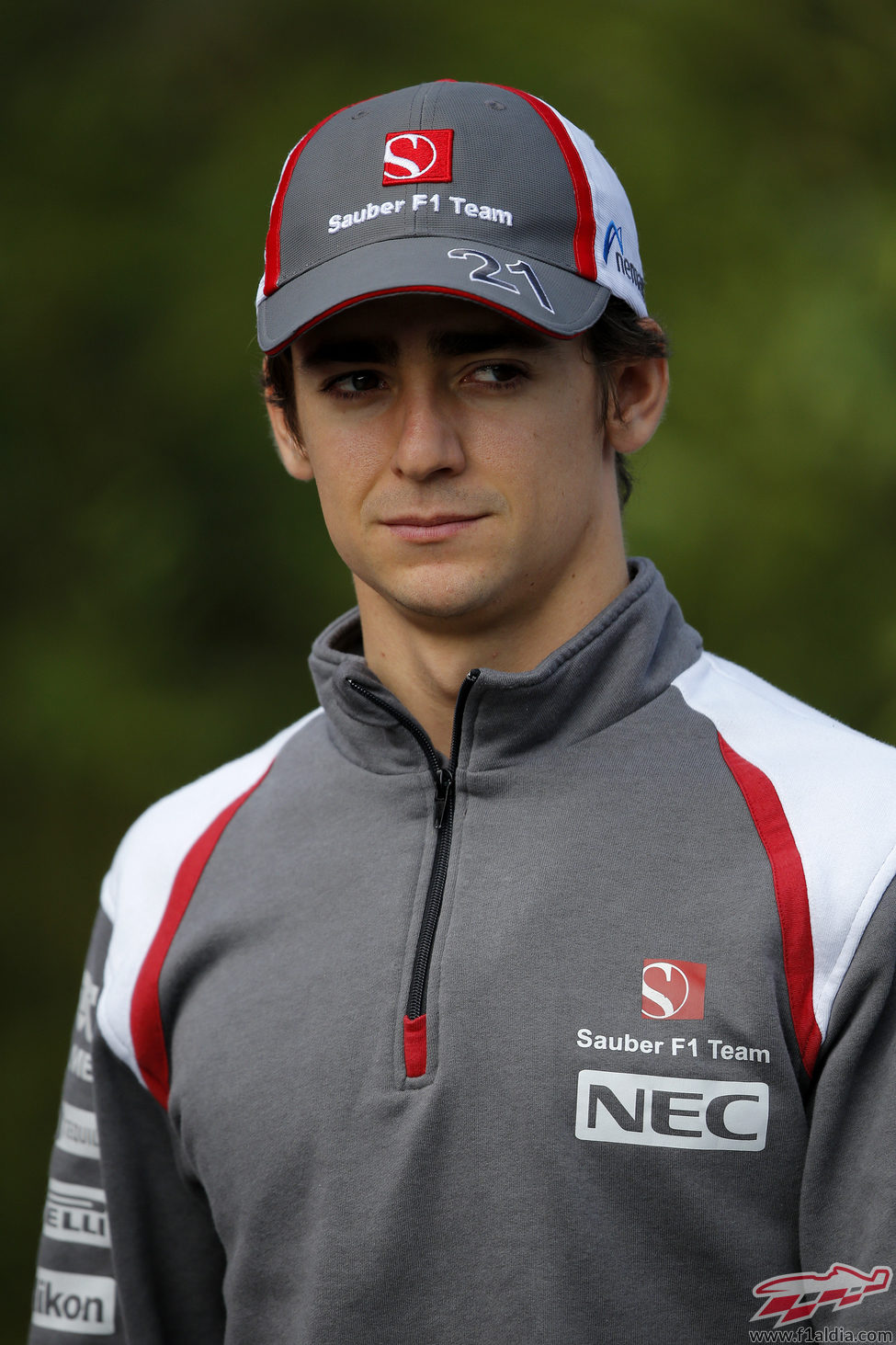 Esteban Gutiérrez contempla el aspecto de las gradas de Spa