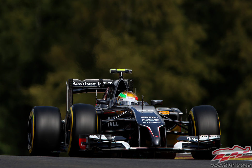 Esteban Gutierrez preparándose para tomar la curva