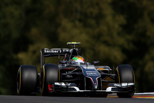 Esteban Gutierrez preparándose para tomar la curva