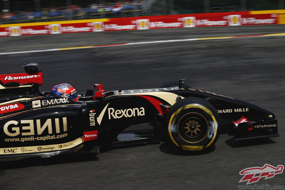 Romain Grosjean tomando la curva de Spa