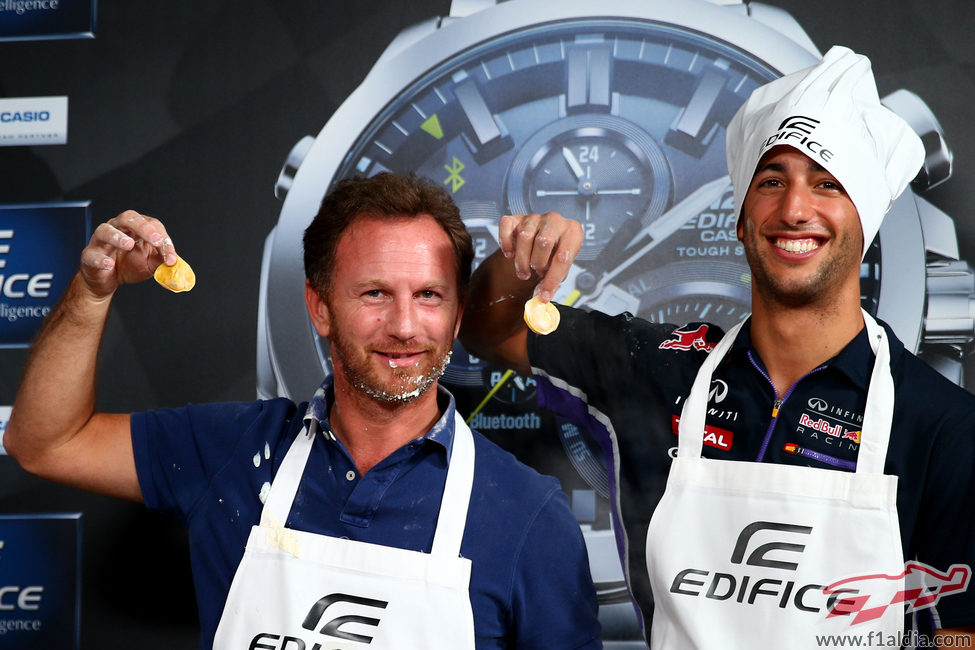 Christian Horner y Daniel Ricciardo en un evento de Casio