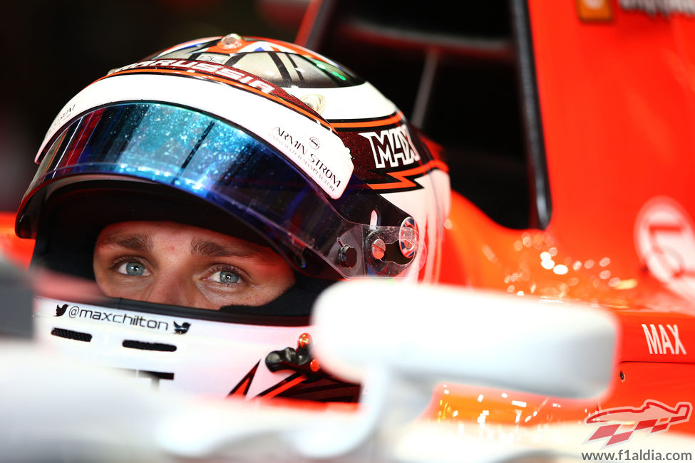 Max Chilton espera indicaciones para salir de boxes