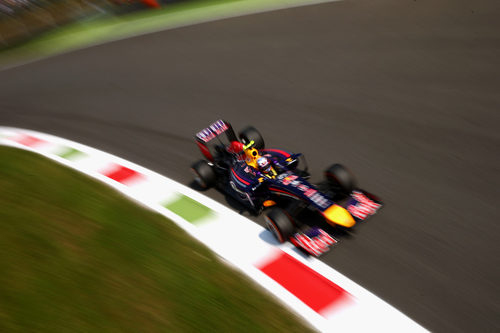 El RB10 de Daniel Ricciardo avanza en el trazado de Monza