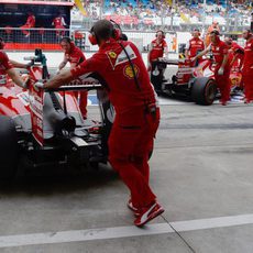 Alonso y Räikkönen regresan a boxes