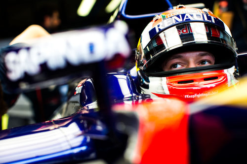 Daniil Kvyat espera a recibir instrucciones