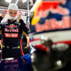 Daniil Kvyat se prepara para subirse al STR9