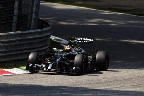 Kevin Magnussen trazando una curva de Monza