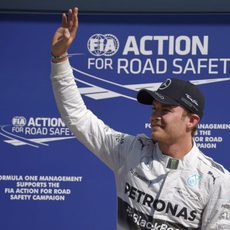 Nico Rosberg saluda a los fans en Monza