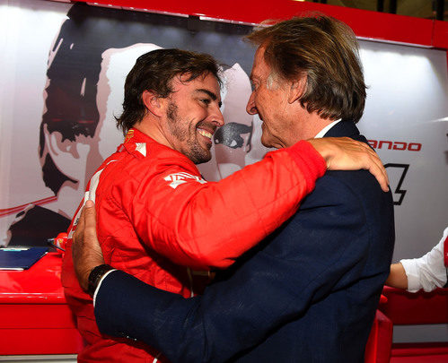 Abrazo entre Di Montezemolo y Alonso