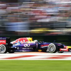 Sebastian Vettel rueda rápido con los medios