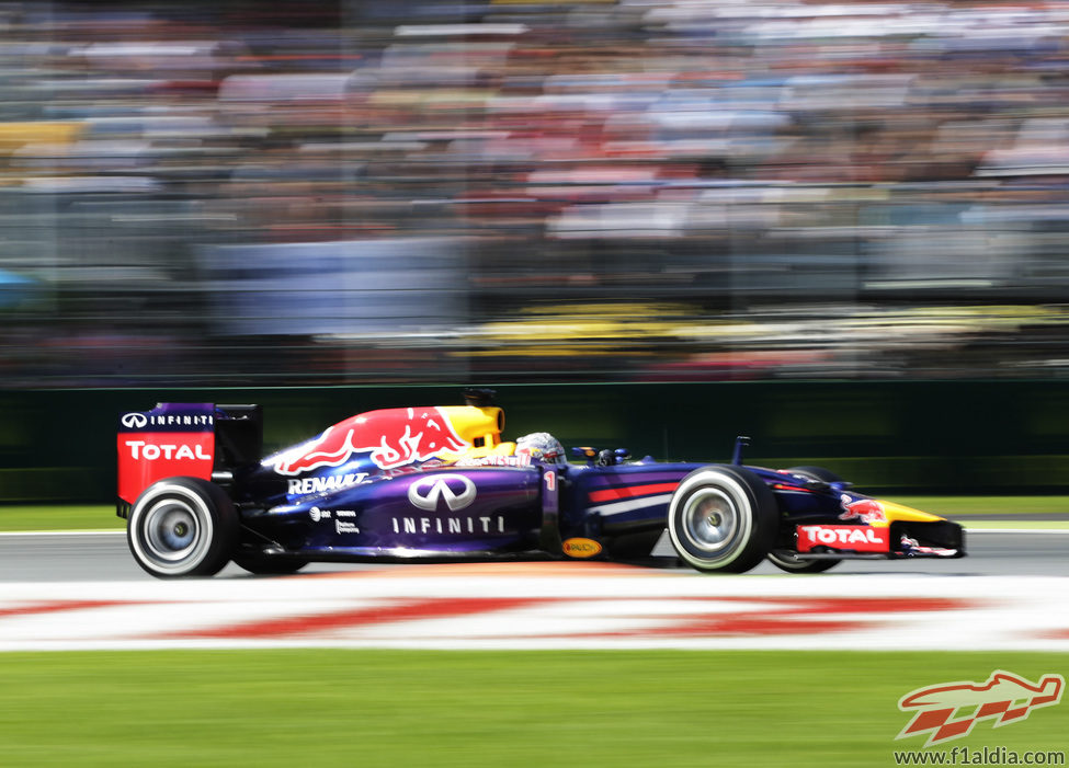 Sebastian Vettel rueda rápido con los medios