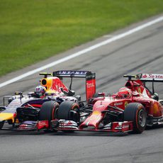 Ricciardo y Räikkönen, rueda con rueda