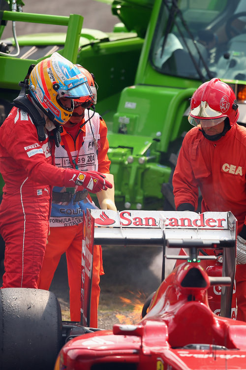 Fernando Alonso abandona en la vuelta 30